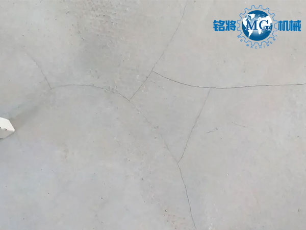 都說石膏基自流平抗開裂，可為啥到處開裂？